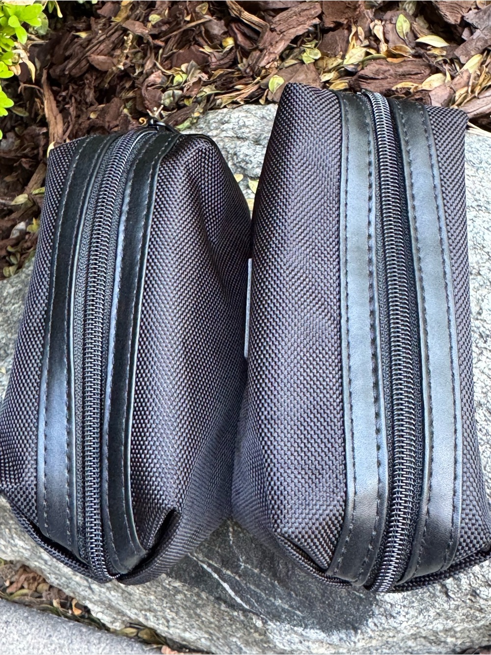 Tumi for Delta black pouches cosmetic toiletry bags - Picture 6 of 8